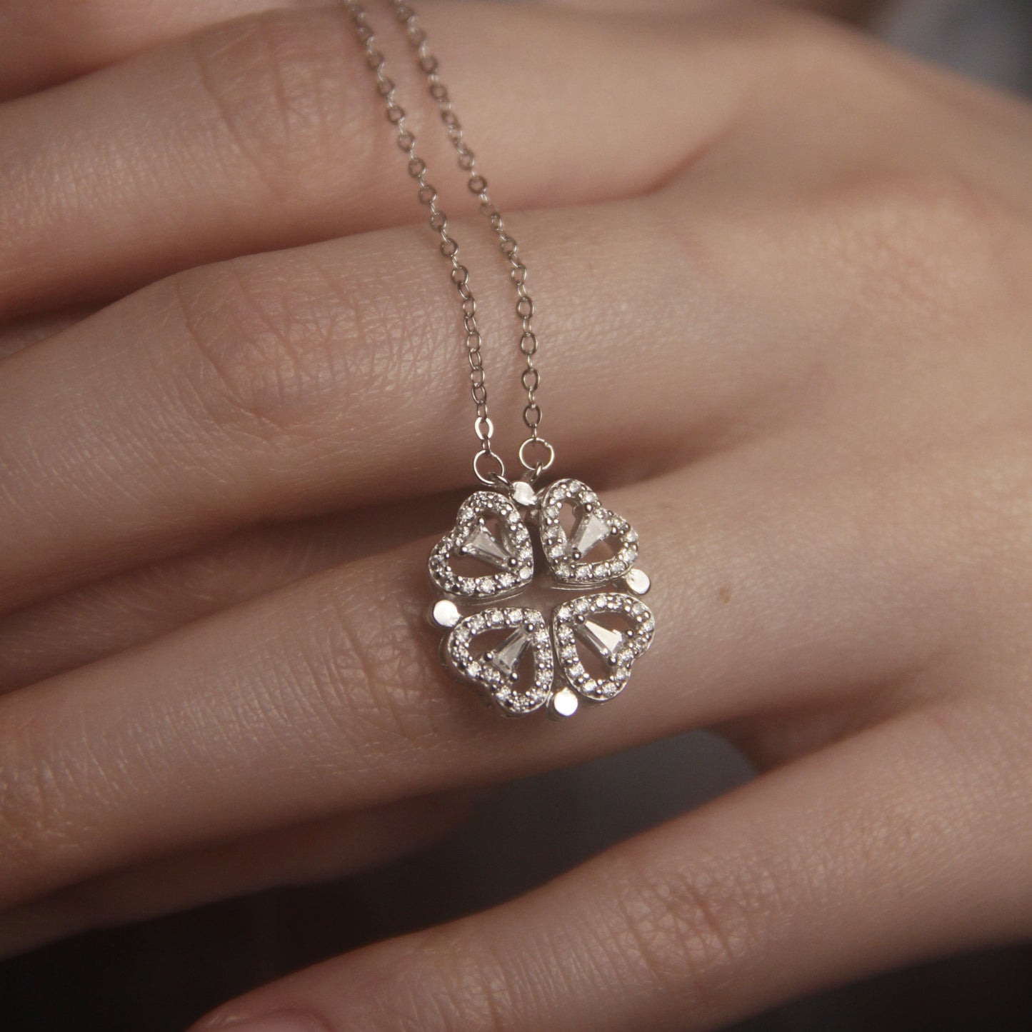 CLOVER'S EMBRACE NECKLACE