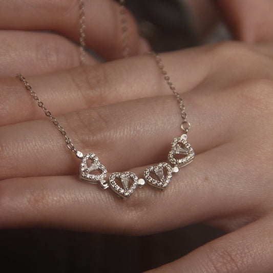 CLOVER'S EMBRACE NECKLACE