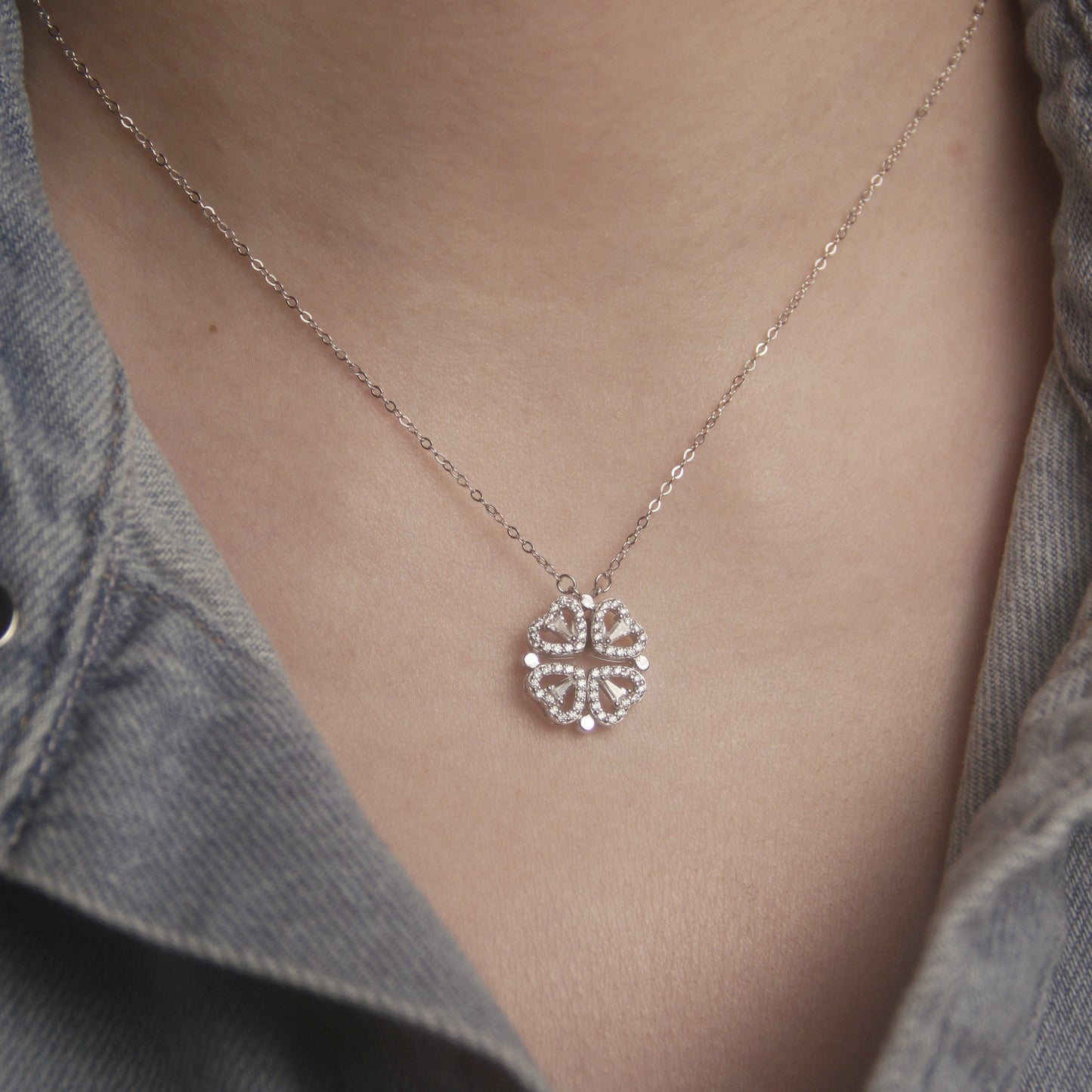 CLOVER'S EMBRACE NECKLACE