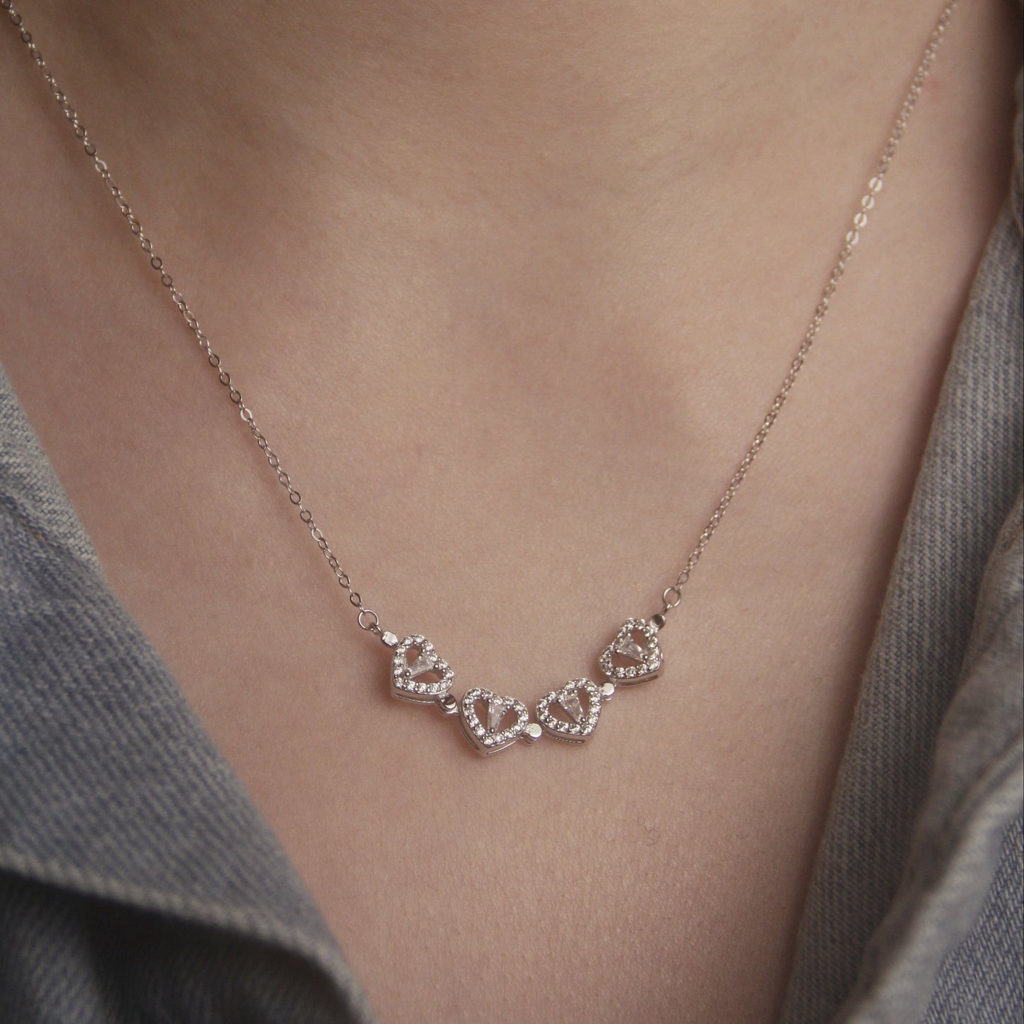 CLOVER'S EMBRACE NECKLACE