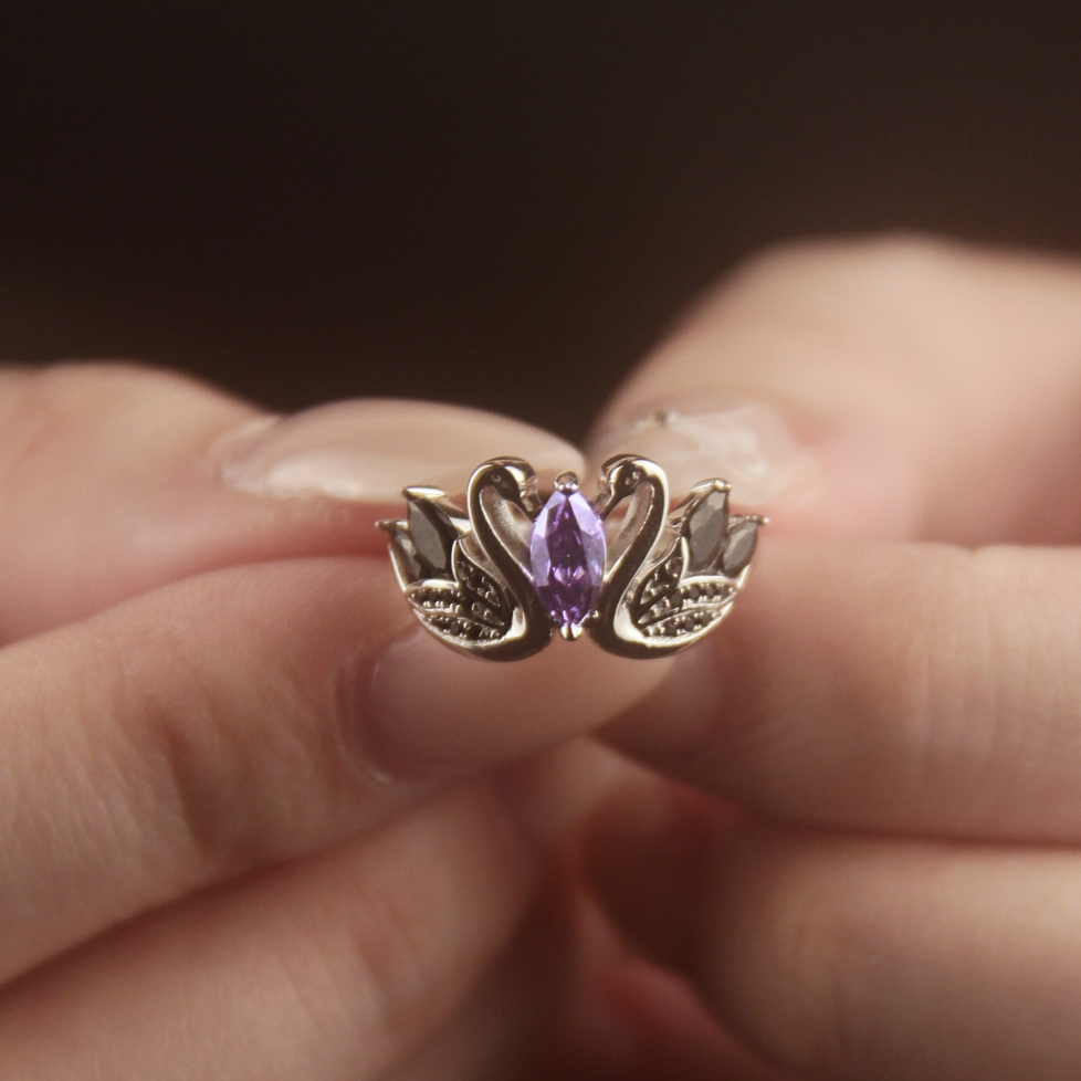 BLACK SWAN RING