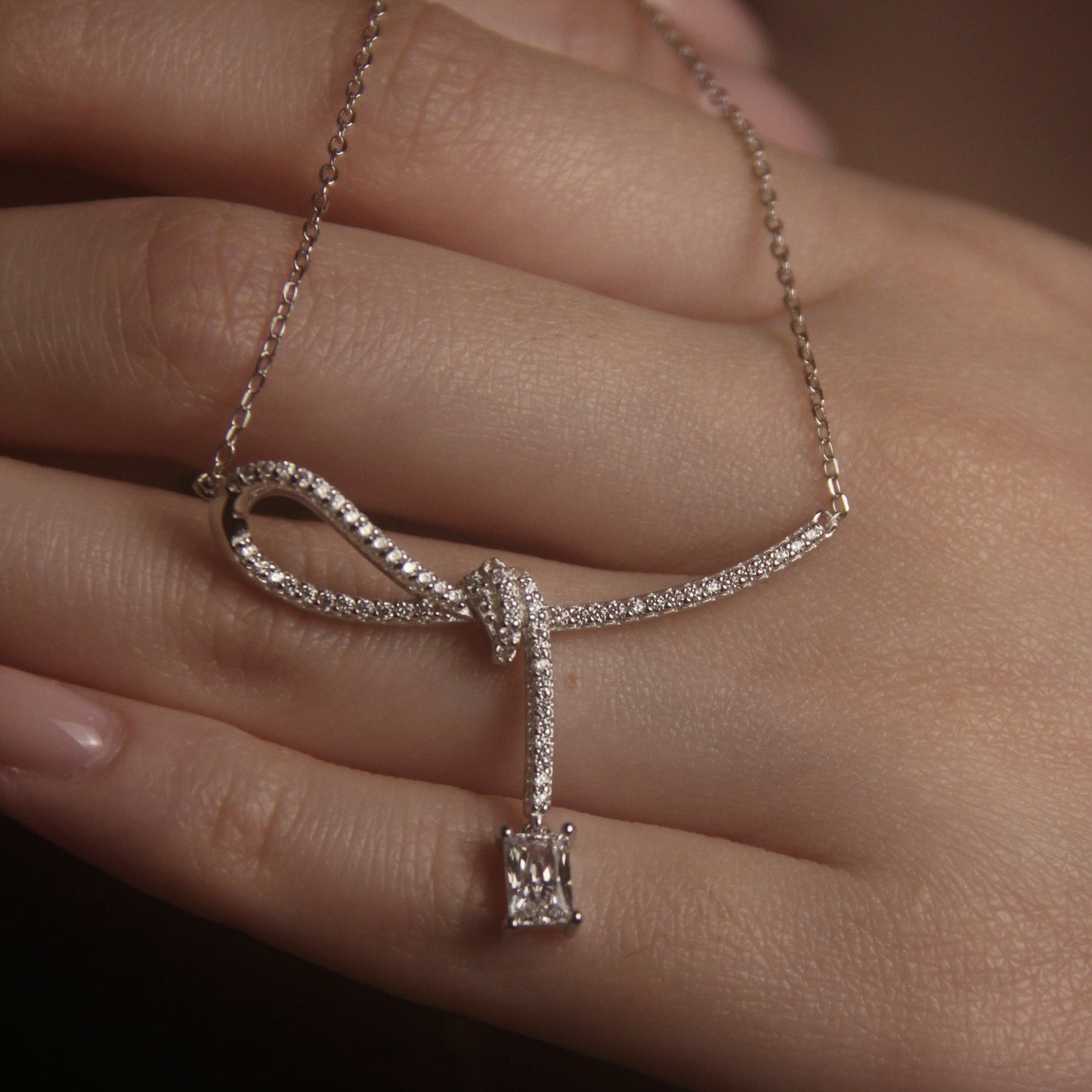 RIBBON DIAMOND NECKLACE