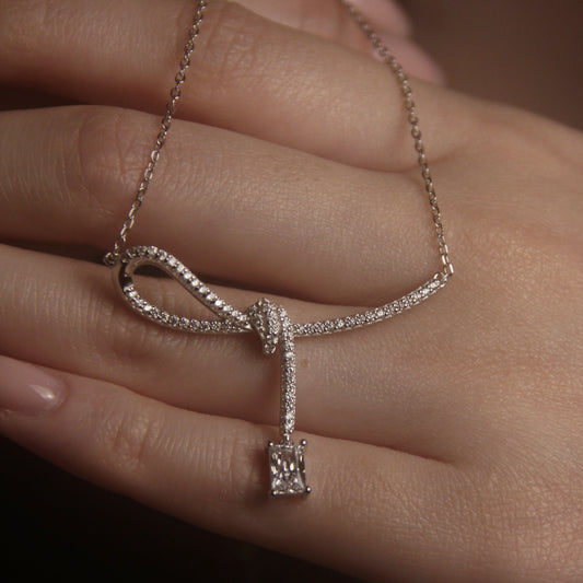 RIBBON DIAMOND NECKLACE