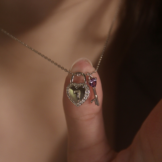 LOCK / UNLOCK NECKLACE