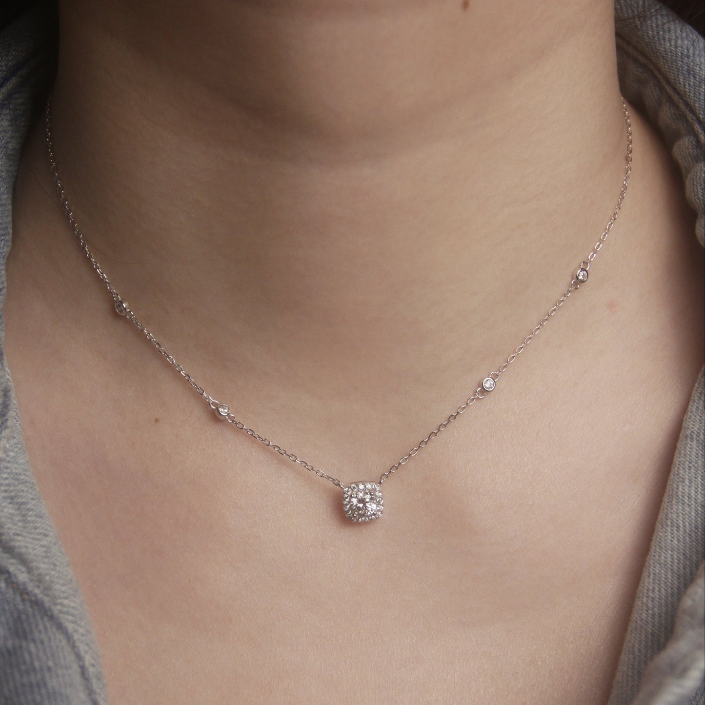 ROUND HALO DIAMOND NECKLACE