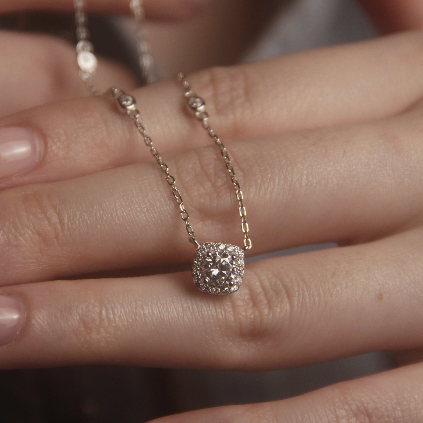 ROUND HALO DIAMOND NECKLACE