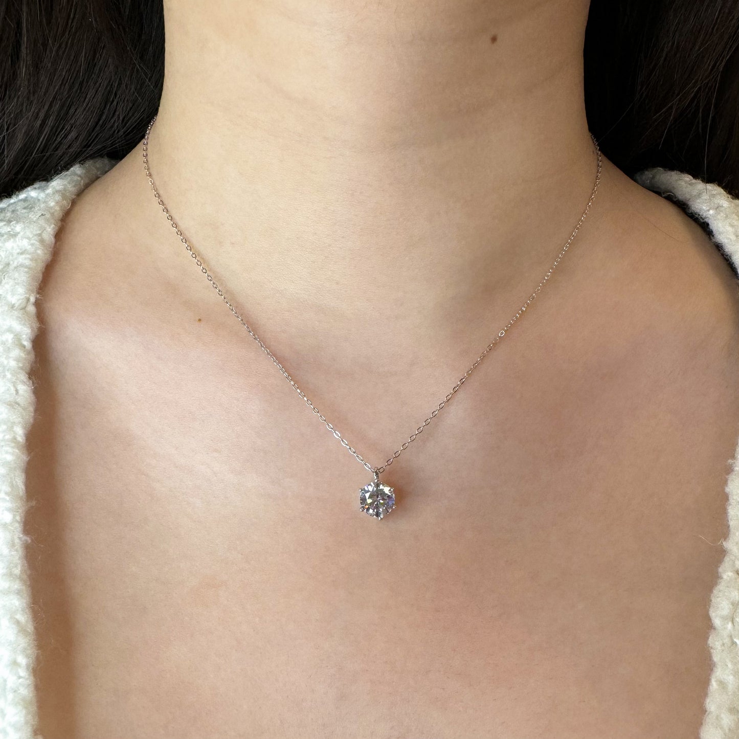 ROUND BRILLIANT DIAMOND NECKLACE