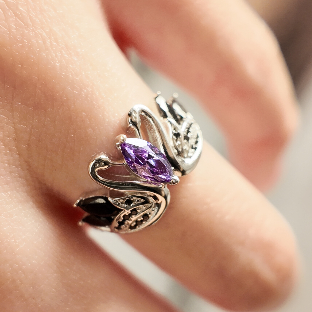 BLACK SWAN RING