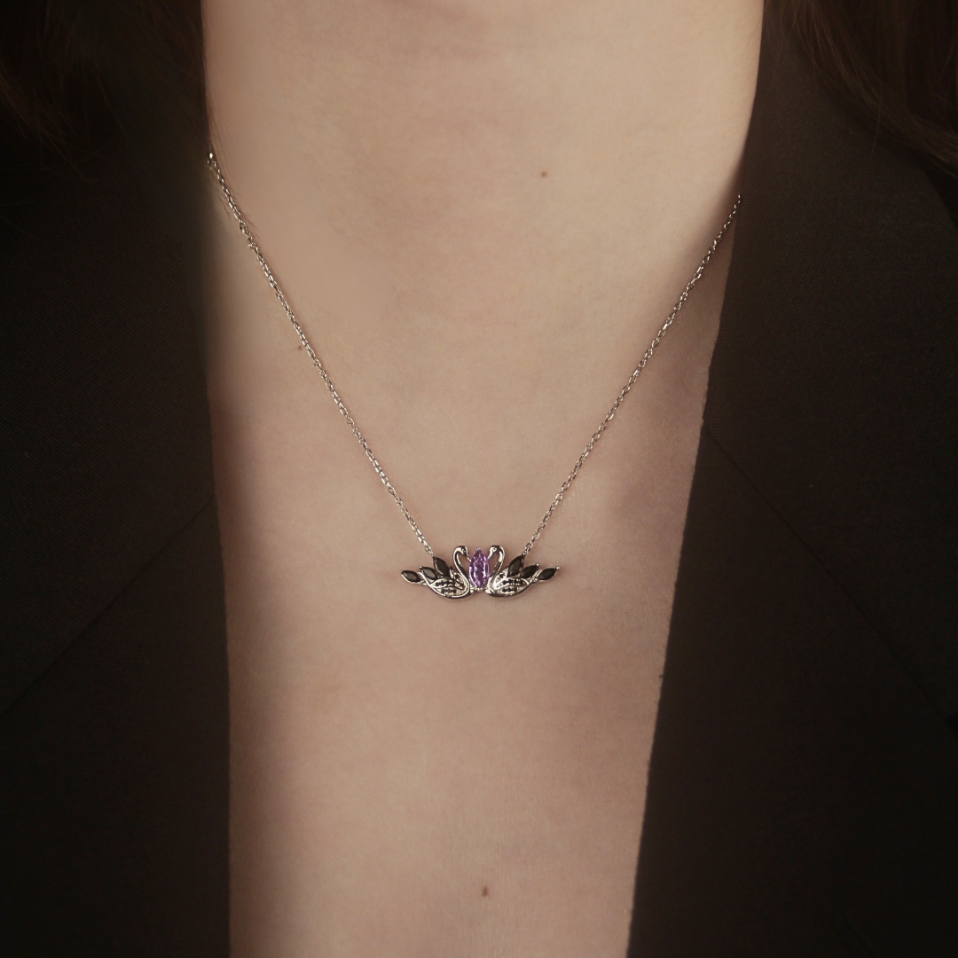 BLACK SWAN NECKLACE
