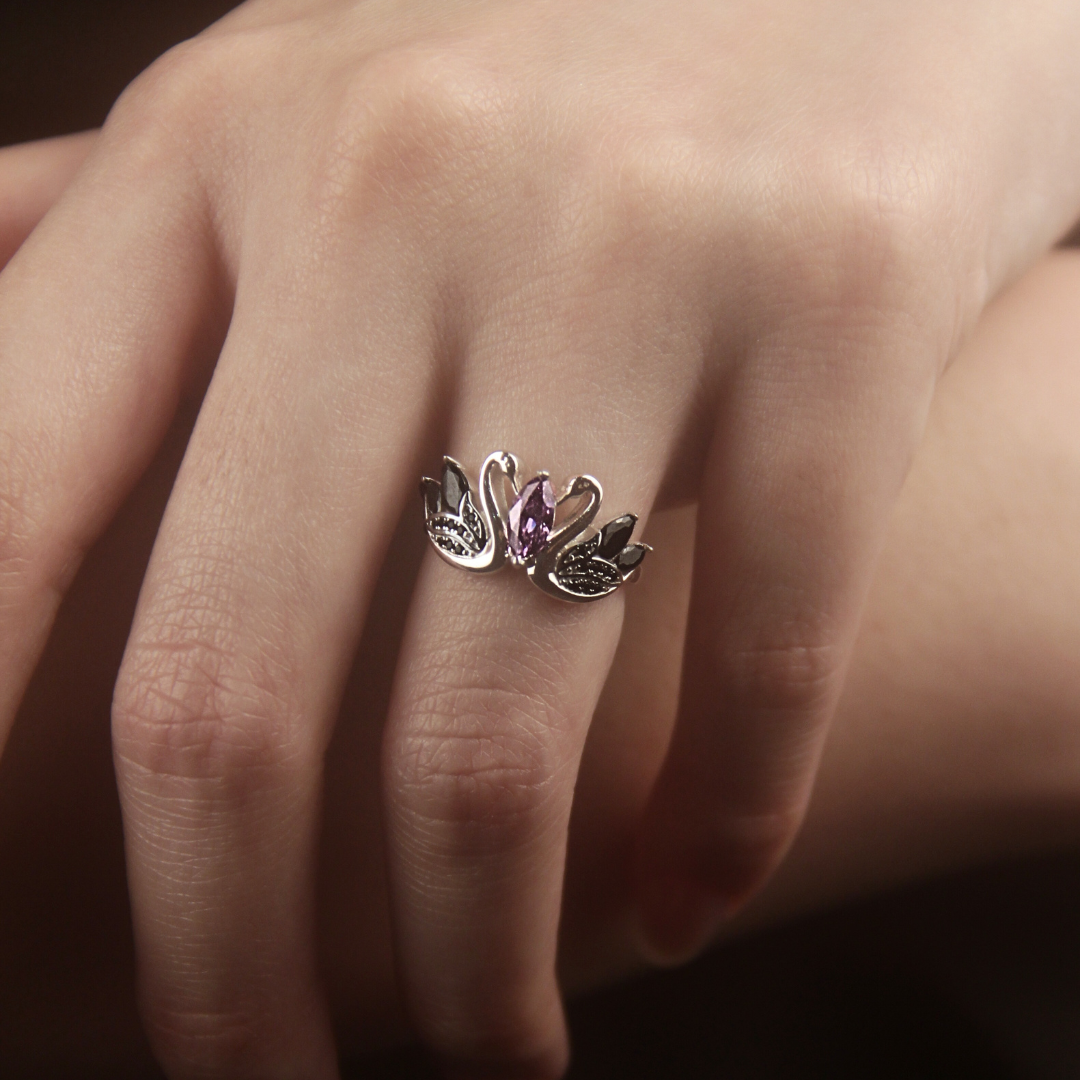 BLACK SWAN RING