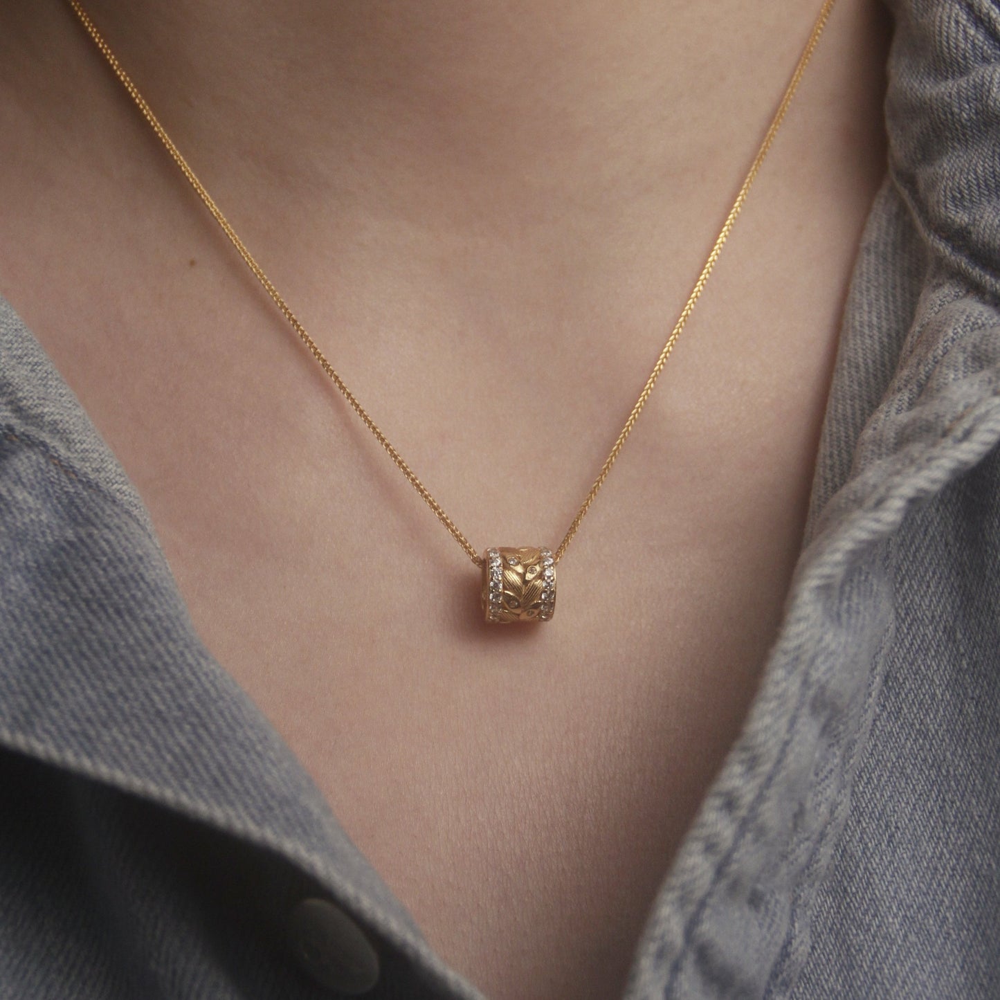 GOLD BARREL NECKLACE