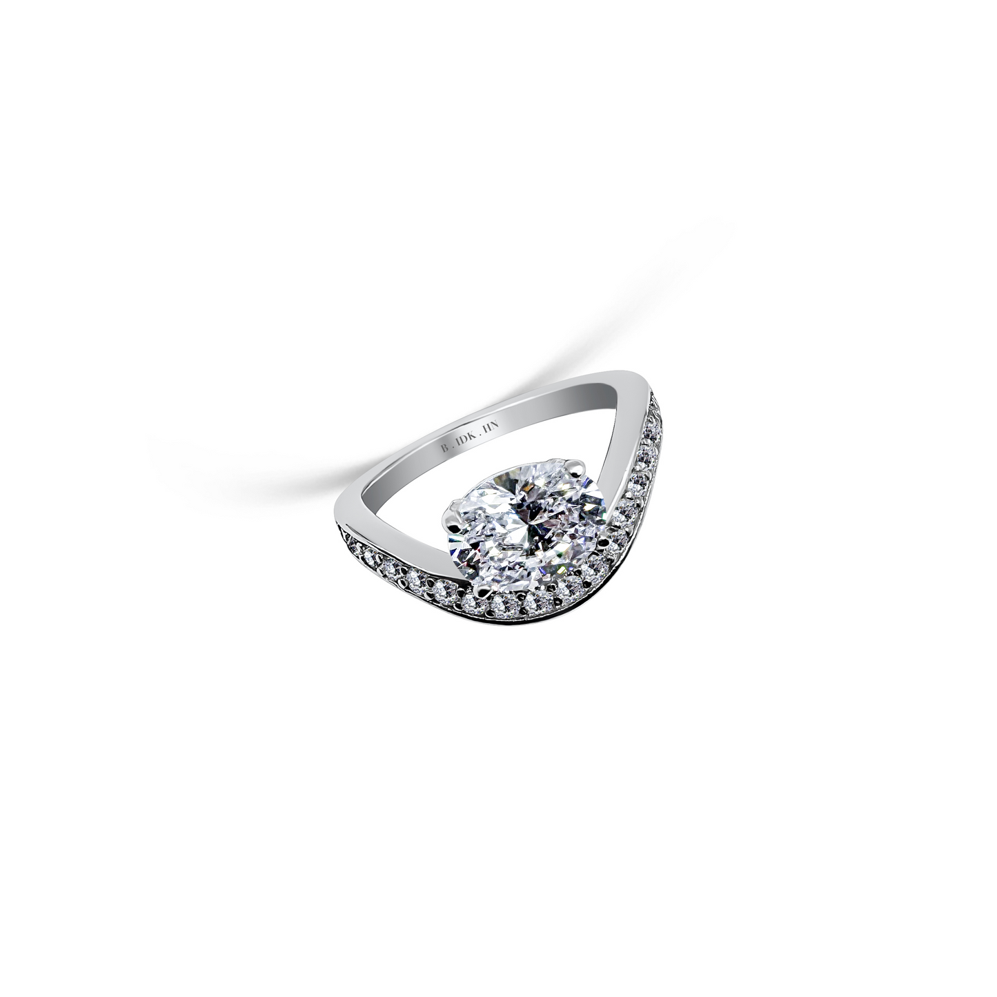 OVAL DIAMOND WAVE RING