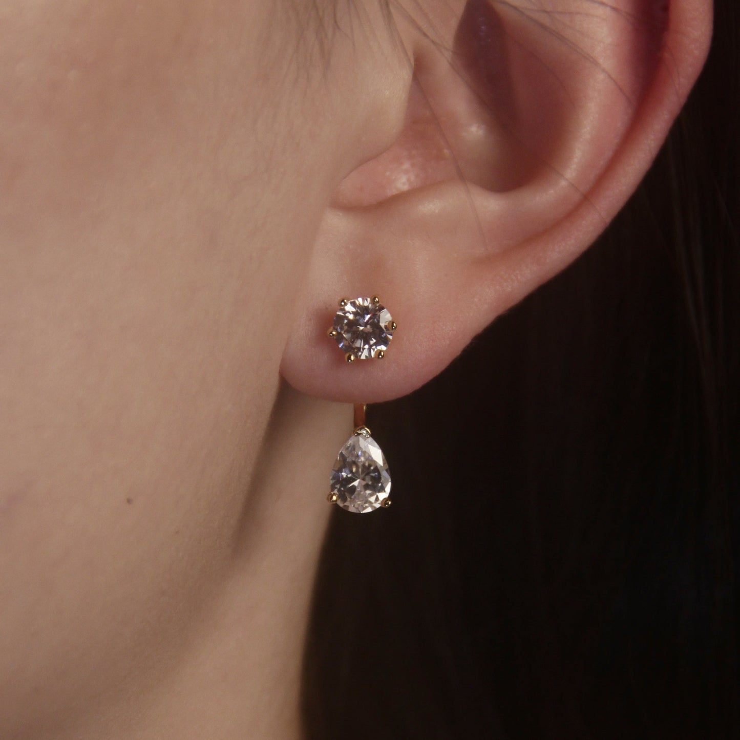 ROUND & TEARDROP DIAMOND EAR JACKET