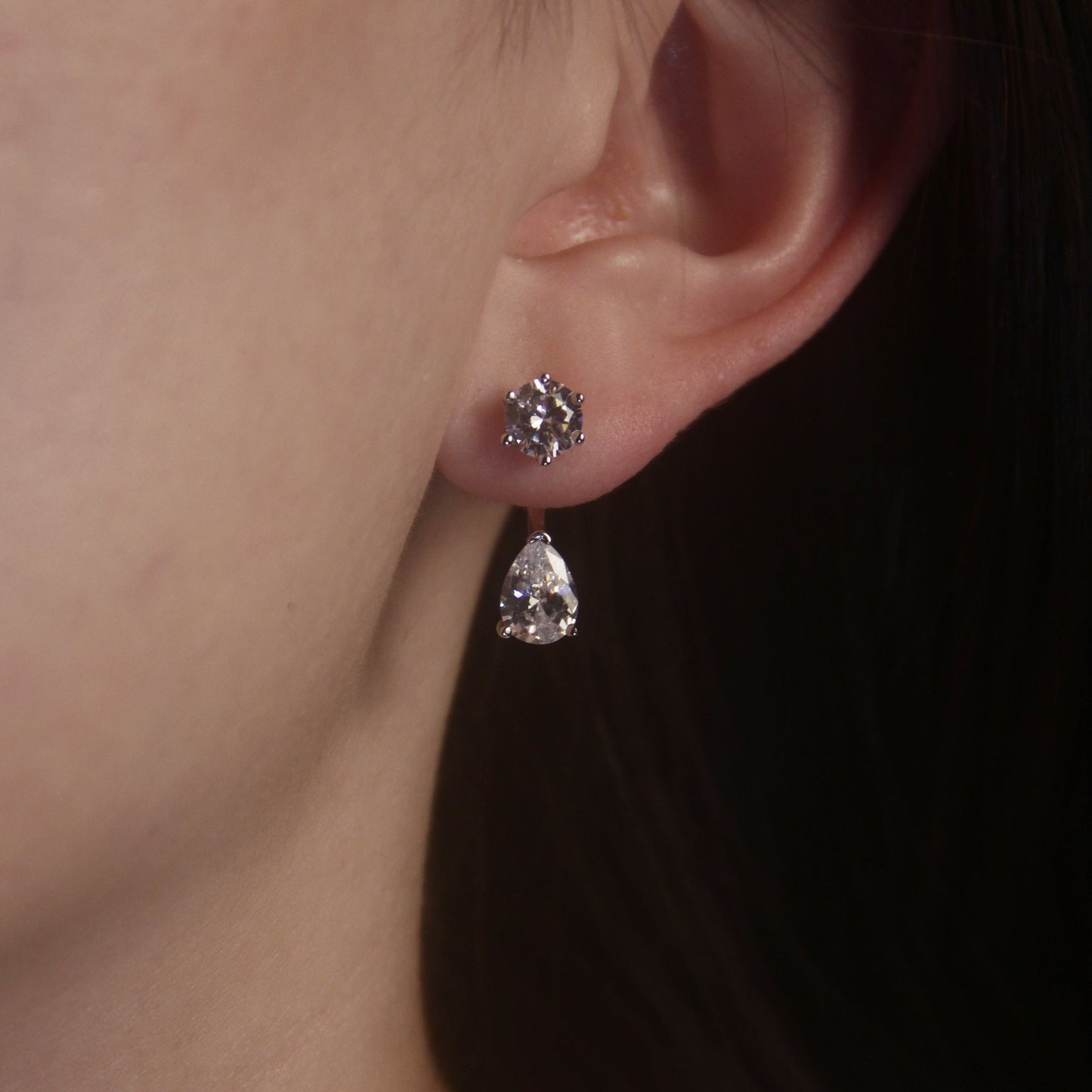 ROUND & TEARDROP DIAMOND EAR JACKET